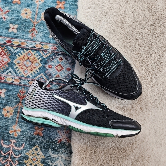 Mizuno Wave Rider 18 Running Shoes Women's 11 Black Sneakers Athletic Trainers